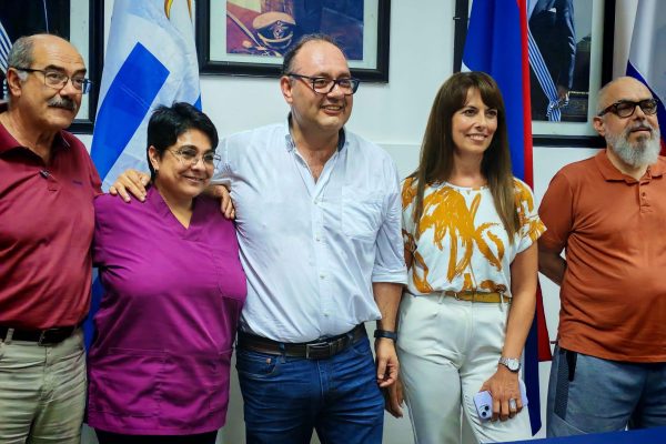 Guillermo Caraballo junto a sus suplentes. De izquierda de derecha; Néstor Vanzini, Ángela Almeida, el candidato a intendente, Gabriela Moroy y Federico Álvarez Petraglia